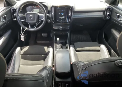 2021 Volvo Xc40 T5 R-Design z USA, uszkodzony, nr VIN YV4162UM3M2405076